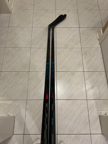 2 Pack New Senior CCM Vizion Right Hand Hockey Stick P28 75 Flex (New)