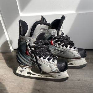 Bauer Vapor X30 Hockey Skates Regular Width Size 4 (Used)