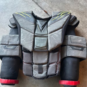 XL 2022 Bauer Hyperlite Goalie Chest Protector (Used)