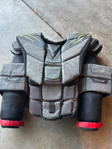 XL 2022 Bauer Hyperlite Goalie Chest Protector (Used)
