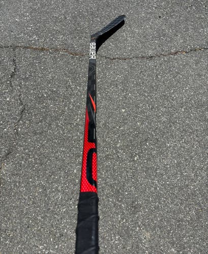 Intermediate Bauer Vapor FlyLite Hockey Stick Right Handed PM9 | 58"