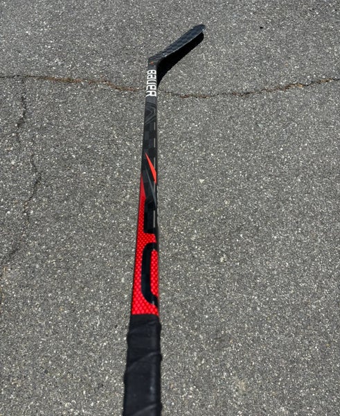 Intermediate Bauer Vapor FlyLite Hockey Stick Right Handed PM9 | 58"