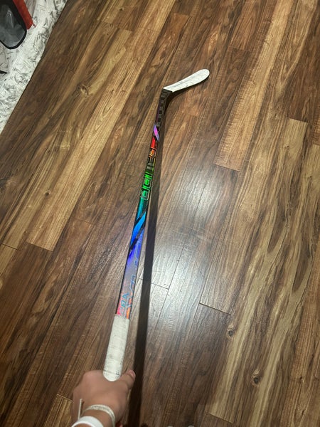 Intermediate Bauer Nexus Tracer Right Handed Hockey Stick P28 (New)