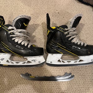 2016 CCM Super Tacks Hockey Skates Regular Width Size 5 (Used)