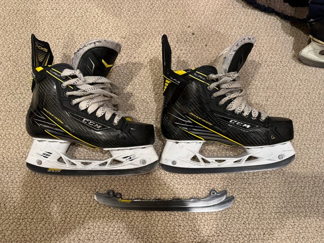 2016 CCM Super Tacks Hockey Skates Regular Width Size 5 (Used)