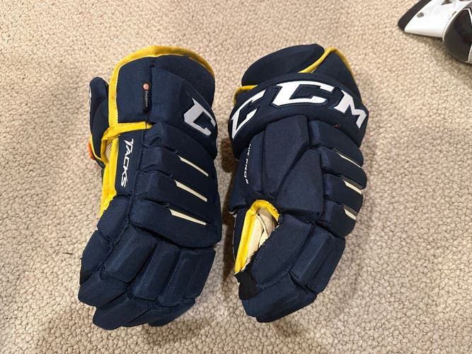 CCM Tacks 4 roll pro 2 Gloves 14" (Used)