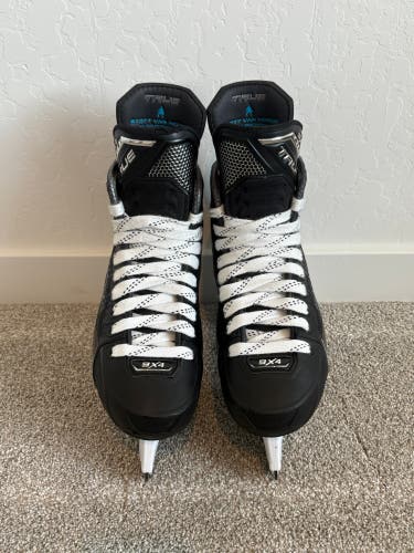 2024 True Catalyst 9X4 Hockey Skates Regular Width 8.5 (Used)