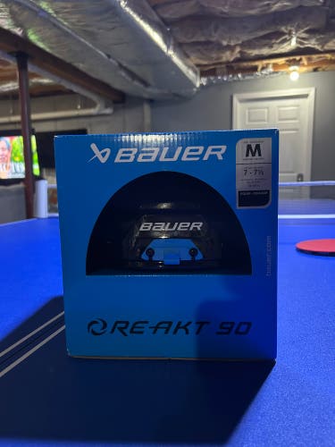 Medium Bauer Re-Akt 90 Helmet (New)