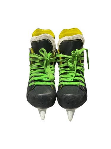Used CCM SUPER TACKS Junior Hockey Skate Junior 01 11834-S000041052
