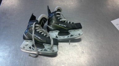 Used CCM VECTOR Junior Hockey Skate Junior 01.5 11339-S000194566