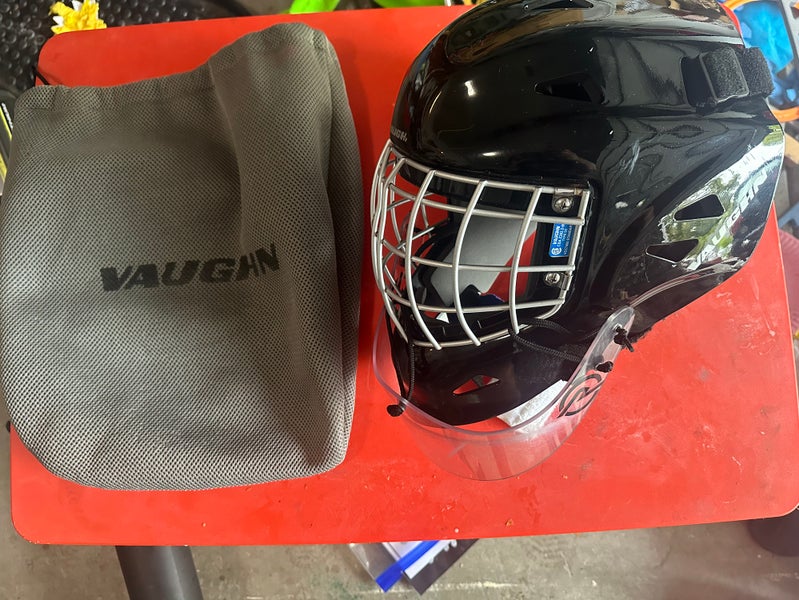 Vaughn VM7400 Senior Goalie Mask Used