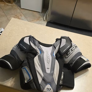 Men's XL Senior CCM Vector Shoulder Pads (Used)