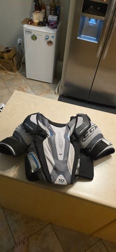 Men's XL Senior CCM Vector Shoulder Pads (Used)