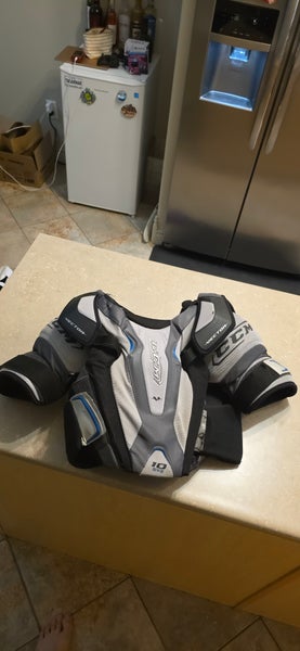 Men's XL Senior CCM Vector Shoulder Pads (Used)