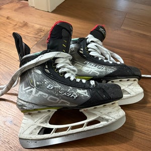 Bauer Vapor Hyperlite Hockey Skates Pro Stock Size 6.5 (Used)