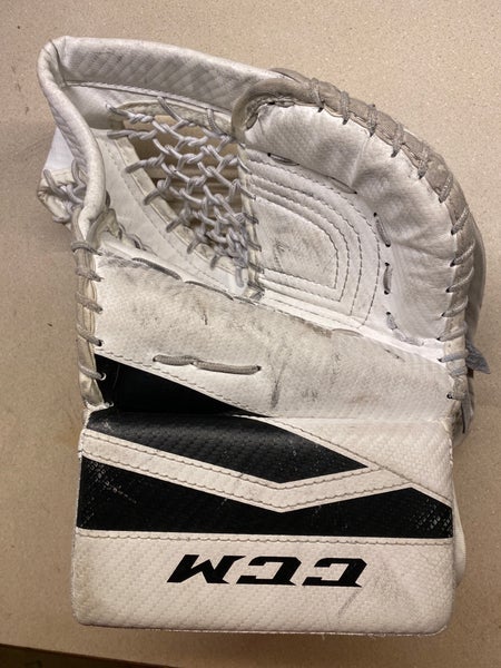 CCM YTFLEX Youth Goalie Glove Only (Used)