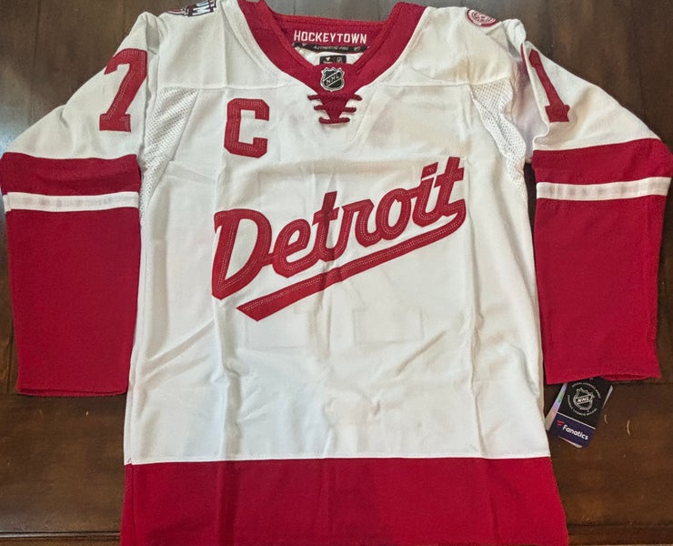 Detroit Red Wings Dylan Larkin # 71  Hockey  Jersey Size Medium (50) NWT