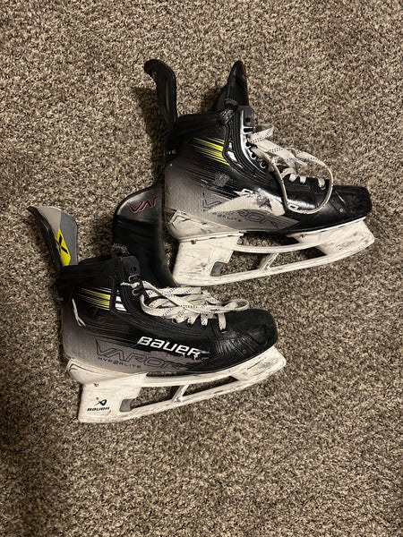 Bauer Vapor Hyperlite 2 Hockey Skates Regular Width 10 (Used)