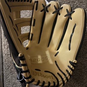 Wilson A2000 RH Outfield Baseball Glove 12.75" (New)