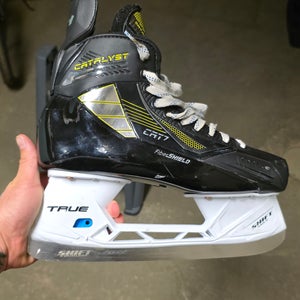 2022 True Catalyst 7 Hockey Skates Regular Width 10.5 (Used)