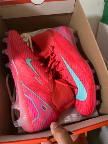 Pink Men's Size M 9.0 (W 10.0) Nike Cleats (New)