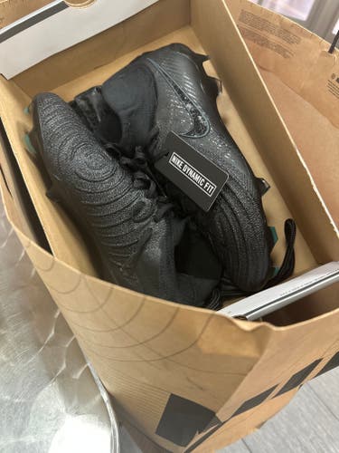 Black Men's Size M 9.0 (W 10.0) Nike Phantom GX Cleats (New)