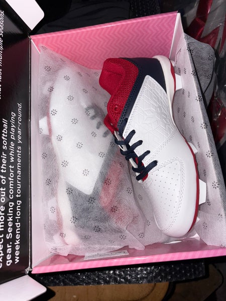 New softball diamond girls cleats size 6