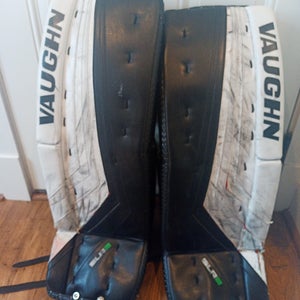 30" Vaughn Ventus SLR2 Goalie Leg Pads (Used)