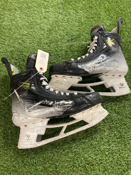 Senior Bauer Vapor Hyperlite 2 Hockey Skates Wide Width 9 (Used)