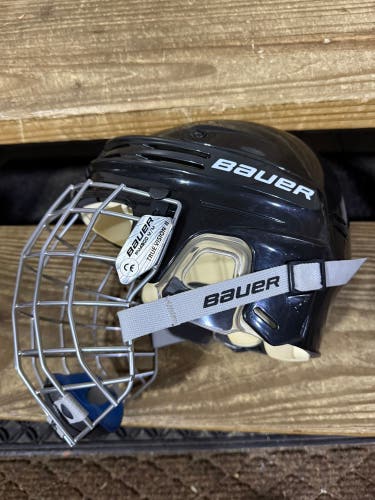 BAUER 4500 MEDIUM BLACK HELMET (NICE CONDITION / BARELY USED / SEE PICS