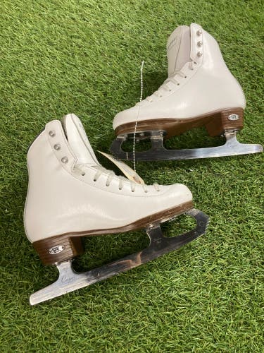 White Riedell Diamond Figure Skates Youth 13.5 (Used)