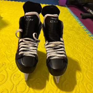 CCM JetSpeed 250 Hockey Skates Size 4 (Used)