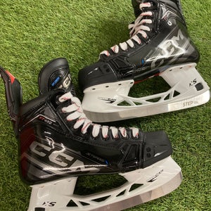 Senior CCM JetSpeed FT690 Hockey Skates Regular Width 8 (New)