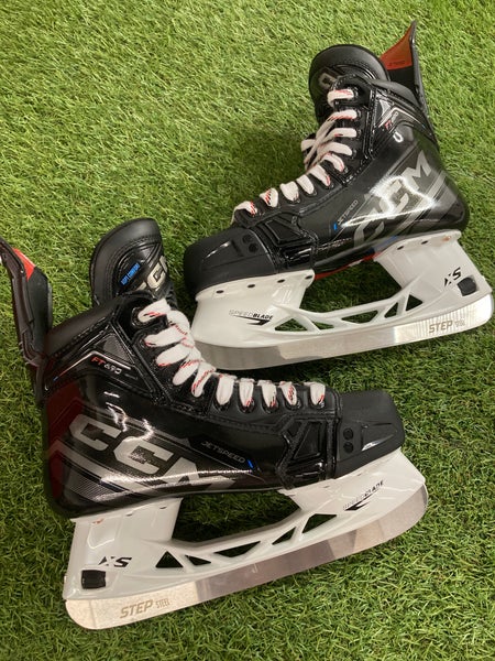 Senior CCM JetSpeed FT690 Hockey Skates Regular Width 8 (New)