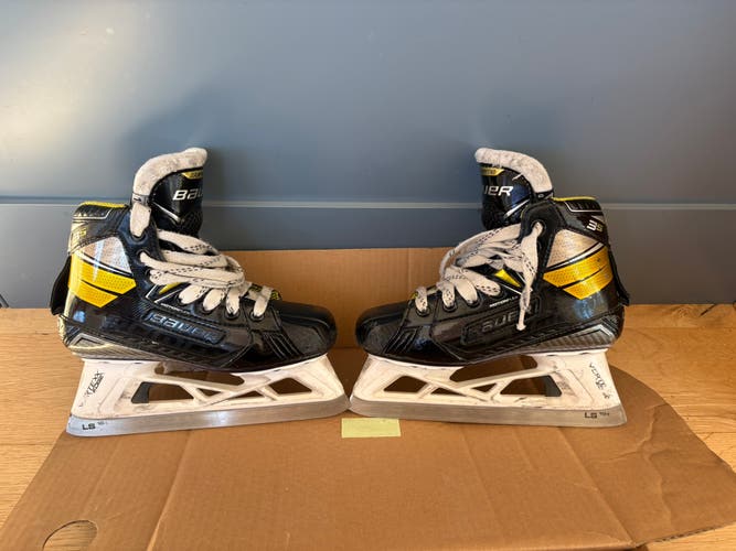 Bauer Supreme 3S Hockey Goalie Skates Regular Width Size 1.5 (Used)
