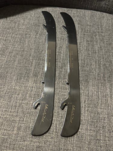 Bauer Fly-Ti Size 272 Hockey Steel Runners Great Condition