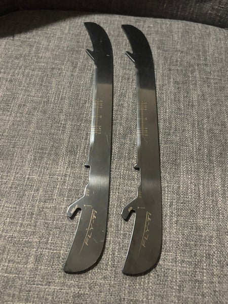Bauer Fly-Ti Size 272 Hockey Steel Runners Great Condition