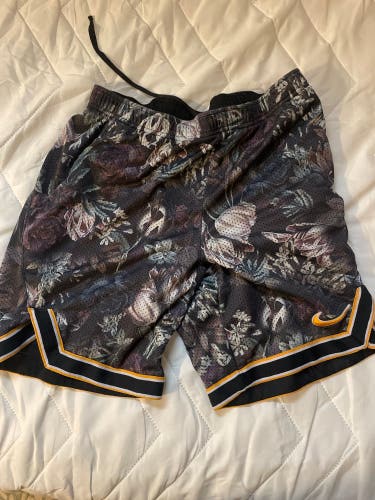 Nike Dri Fit Loose Fit Used medium shorts
