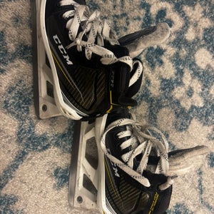 CCM Tacks 9060 Hockey Goalie Skates Size 1.5 (Used)