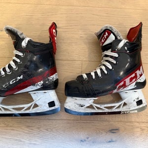 CCM JetSpeed FT4 Hockey Skates Regular Width Size 2.5 (Used)