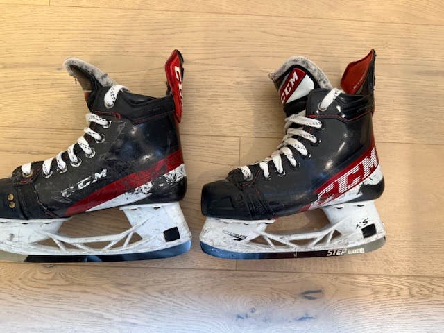 CCM JetSpeed FT4 Hockey Skates Regular Width Size 2.5 (Used)