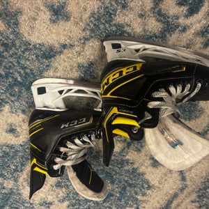 CCM Super Tacks 9380 Hockey Skates Size 1.5 (Used)