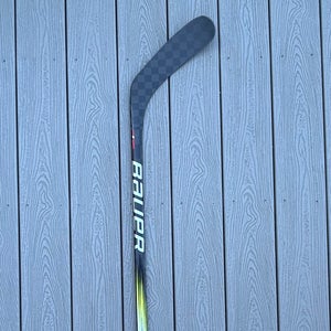 Brand New Bauer Vapor Hyperlite 2 Right Handed 65 Flex Hockey Stick P90TM