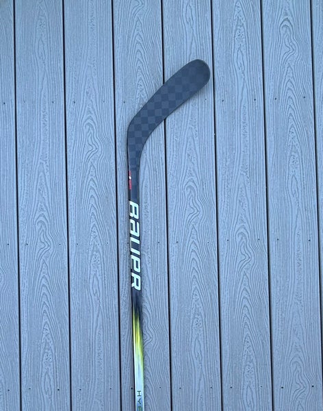 Brand New Bauer Vapor Hyperlite 2 Right Handed 65 Flex Hockey Stick P90TM
