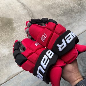 Carolina Hurricanes Pesce Bauer Supreme 2S Pro Gloves 14" Pro Stock (Used)