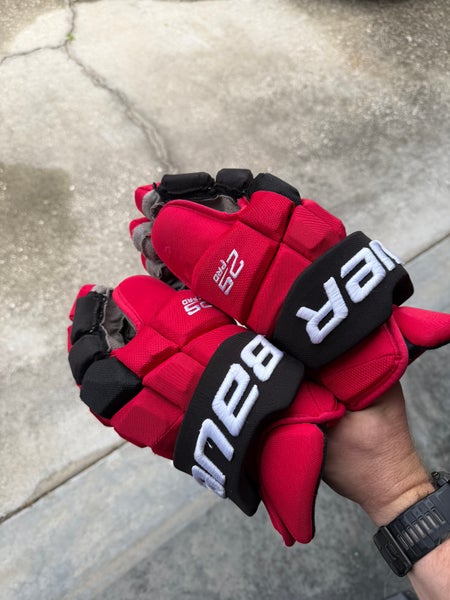 Carolina Hurricanes Pesce Bauer Supreme 2S Pro Gloves 14" Pro Stock (Used)