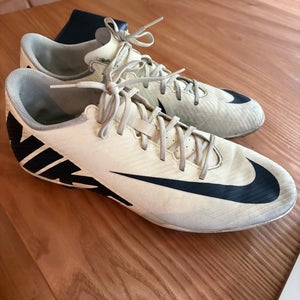 Size M 10.0 (W 11.0) Nike Mercurial Vapor 15 Cleats