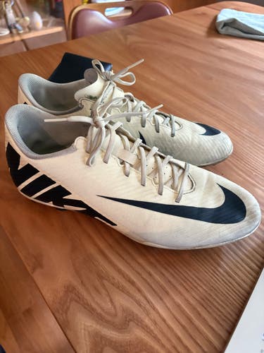 Size M 10.0 (W 11.0) Nike Mercurial Vapor 15 Cleats
