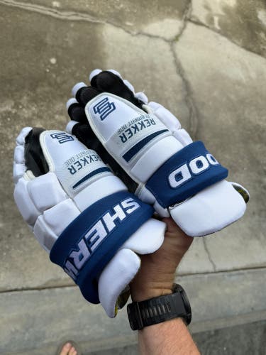 Tampa Lightning Stadium series color Sher-Wood Rekker Element 1 Gloves 14" Pro Stock (Used