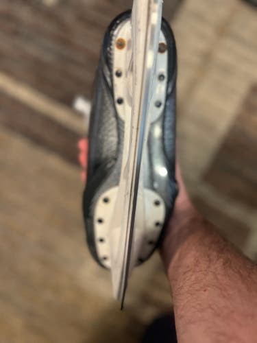 2024 Bauer Supreme M50 Pro Hockey Skates 8.5 (Used)